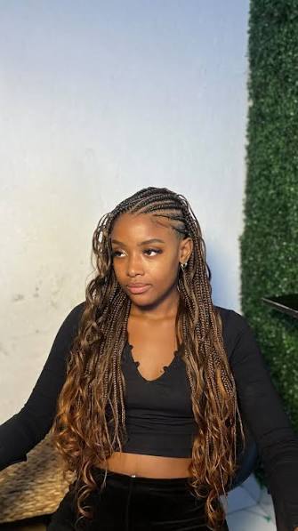 19 Middle Part Hairstyles for Black Women