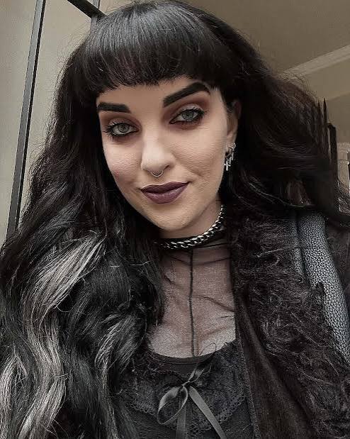20 Vampire Hairstyles for Women